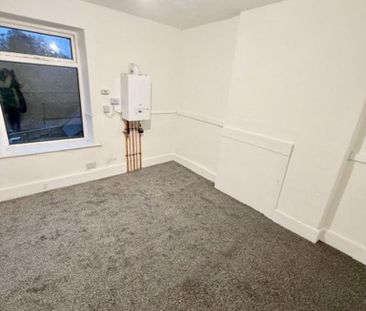 3 bedroom end of terrace house to rent - Photo 4