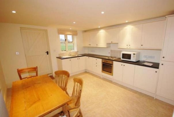 1 bedroom barn conversion to rent - Photo 1