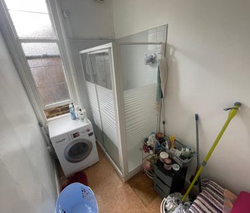 Flat 2 Woodhouse Cliff, Leeds, LS6 - Photo 2