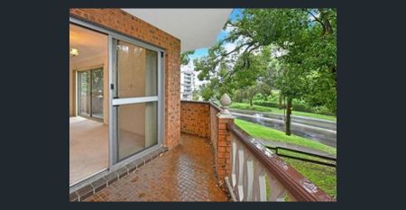 Spacious, perfectly located apartment! - Photo 4