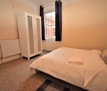 5 bed terraced house to rent in Earlham Road, Norwich, NR2 - Photo 4