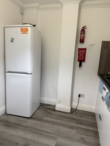 Room in a Shared House, Hilda Road, E16 - Photo 2