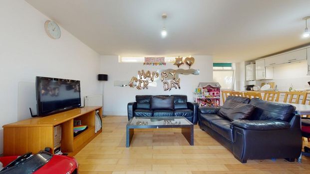 2 bedroom ground floor flat to rent - Photo 1