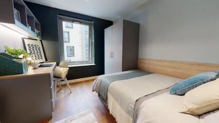 3-Bed Bronze Apartment - Photo 3