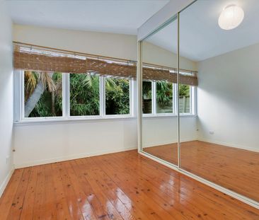 Charming and close to Village … - Photo 2