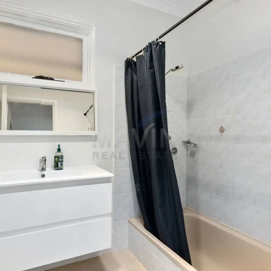 “Beautifully presented home” - Photo 1