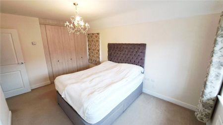 4 bedroom detached house to rent - Photo 2