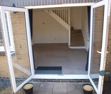 2 bedroom semi-detached house to rent - Photo 2