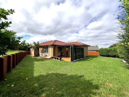 36 Saralee Drive, Manurewa - Photo 2