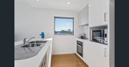 Light and bright with stunning views! - Photo 5