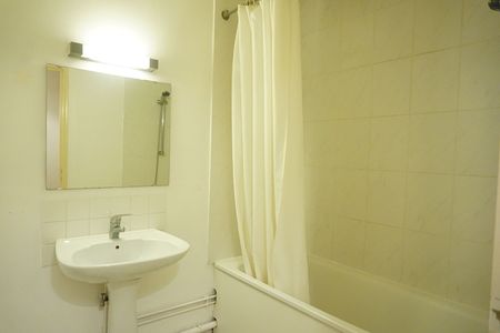 T1 bis de 36,85 m2, rue Solférino réf G142-3 - Photo 3