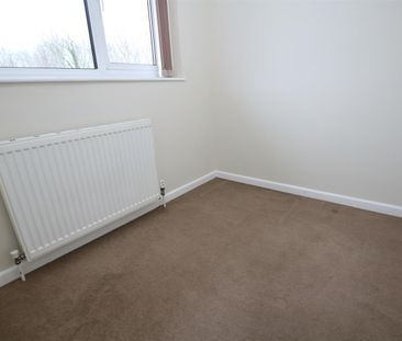 3 bed Semi-Detached House for let - Photo 2