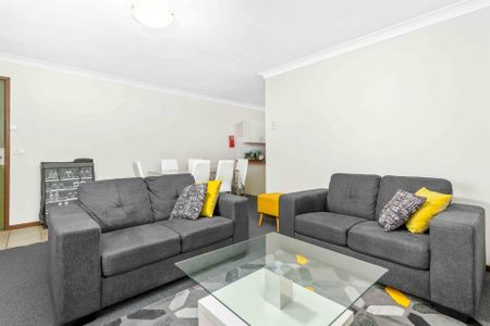 Cozy Campbell - Photo 2