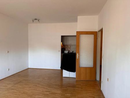 Zentral gelegene, gemütliche 2- Zimmer-Wohnung mit möblierter Küche in Lambach - Foto 2