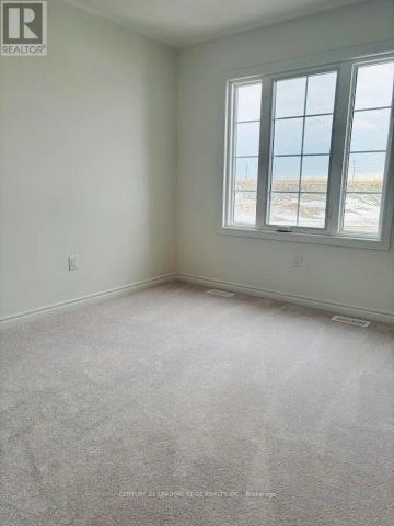 10 REIGATE AVENUE - Photo 2