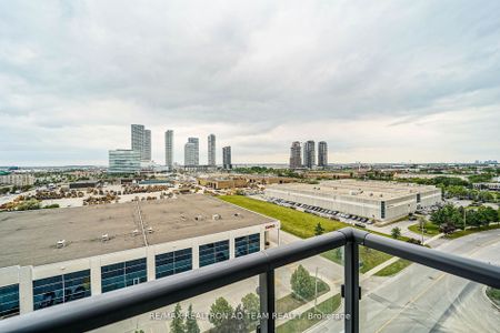 For Lease - 38 Honeycrisp Crescent Unit# 1017, Vaughan, Ontario - Photo 4