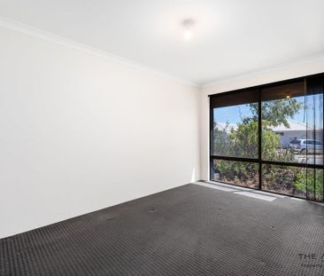 Three bedroom home with Theatre! - Photo 3