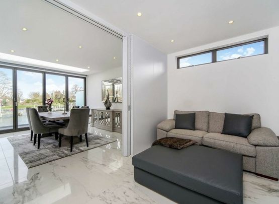 Riverside Staines-Upon-Thames, TW18 - Photo 1