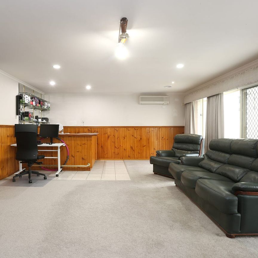 Large Family Home in a Quiet Court Location - Photo 1