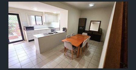 OVERSIZED TOWNHOME! - Photo 4