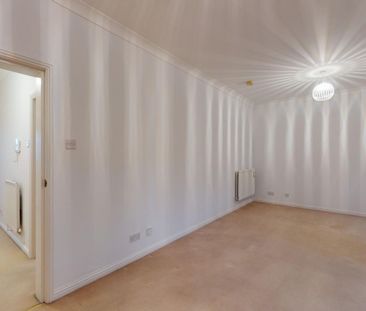 2 bedroom Flat To Let - Photo 4