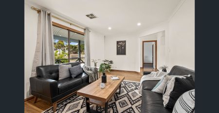 Perfect blend of comfort and coastal living - Photo 2