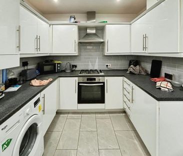 4 bedroom terraced house to rent - Photo 4
