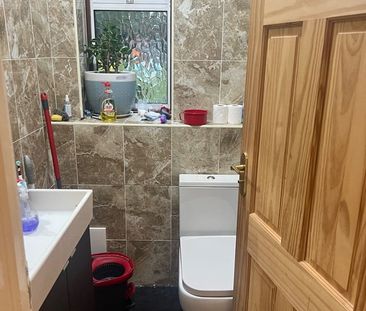 Room in a Shared House, Garrick Drive, NW4 - Photo 2