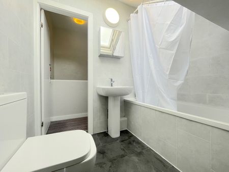 Room in a Shared House, Beechwood View, LS4 - Photo 5