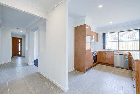 5 Gregor Crescent, Coomera QLD 4209 - House For Rent | Domain - Photo 2