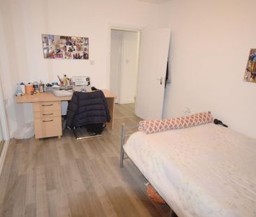 5 bedroom detached house to rent - Photo 4