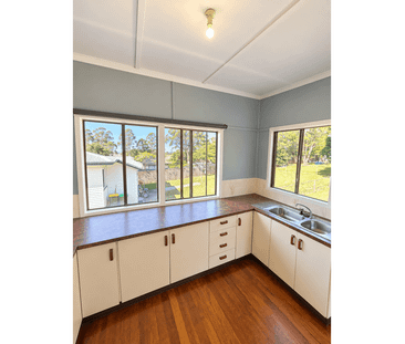 Classic Charm, Light-Filled Living & a Spacious Leafy Yard - Photo 5