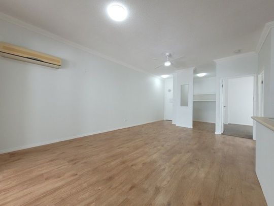 2BEDS+1STUDY 2BATH 1CAR MODERN APARTMENT NEXT DOOR TO INDOOROOPILLY SHOPPING CENTRE - Photo 1