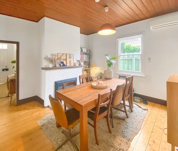 Position Perfect - Photo 3