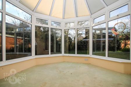 4 bedroom detached house to rent - Photo 2