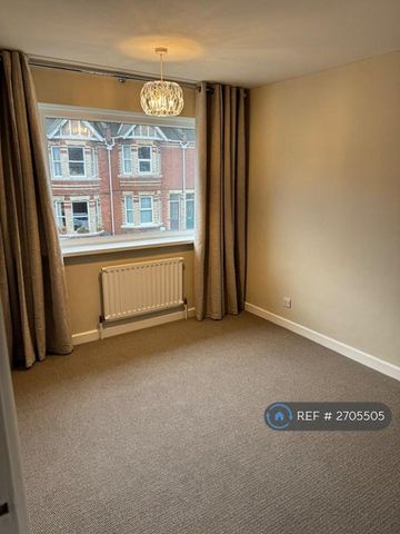 3 bedroom end of terrace house to rent - Photo 4