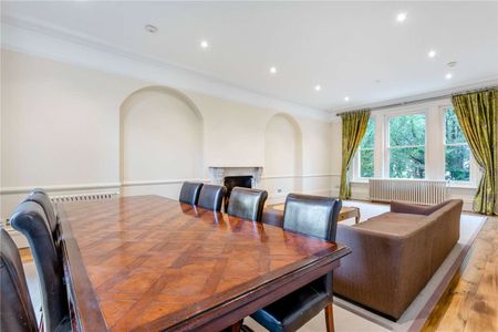 A charming six bedroom family home with a two bedroom self contained apartment. - Photo 2