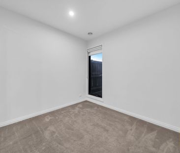 A Luxurious Family Haven You'll Love Coming Home To! - Photo 5