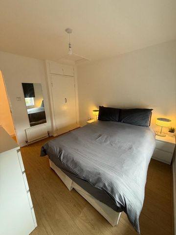 Room in a Shared Flat, Wallwood St, E14 - Photo 5