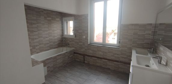 Location Appartement 3 pièces 83m² - Photo 2