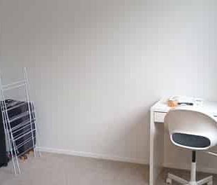 Private flat in immaculate cond. Quiet cul-de-sac. - Photo 1