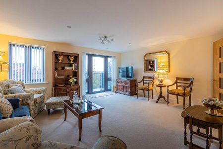 2 bedroom retirement property to rent - Photo 3