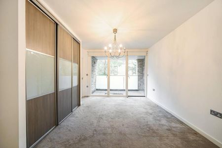 3 bedroom flat to rent - Photo 4