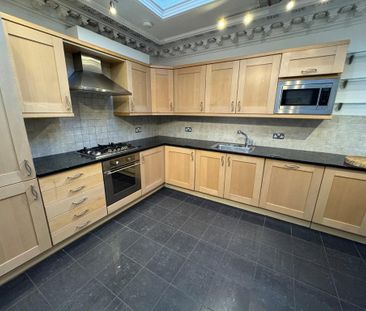 3 bedroom flat to rent - Photo 6