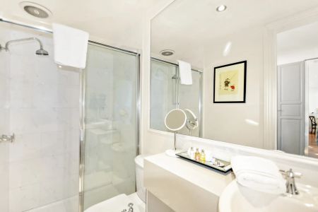 Claudine A Rare find in Richmond - Furnished - Photo 5