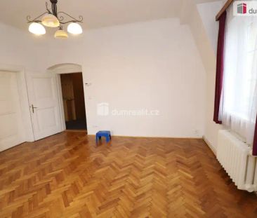 Prostorný slunný byt 4+1 ve třetím patře secesní cihlové budovy v c... - Фото 6