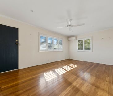 12 Flockton Street, Stafford Heights QLD, Belconnen - Photo 1