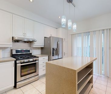 For Lease - 21 David Dunlap Circle, Toronto, Ontario - Photo 1