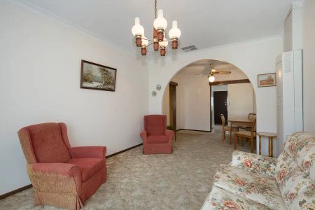 “NEAT AS A PIN ! TWO BEDROOM UNIT IN GREAT LOCATION!” - Photo 5