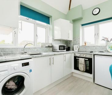 2 bedroom semi-detached house to rent - Photo 5